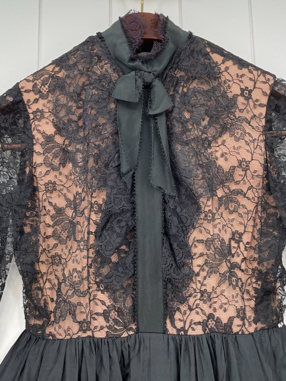 Vintage RARE 60s Geoffrey Beene Black Lace High Neck Ruffle Long Sleeve Dress 12 - Picture 3 of 16